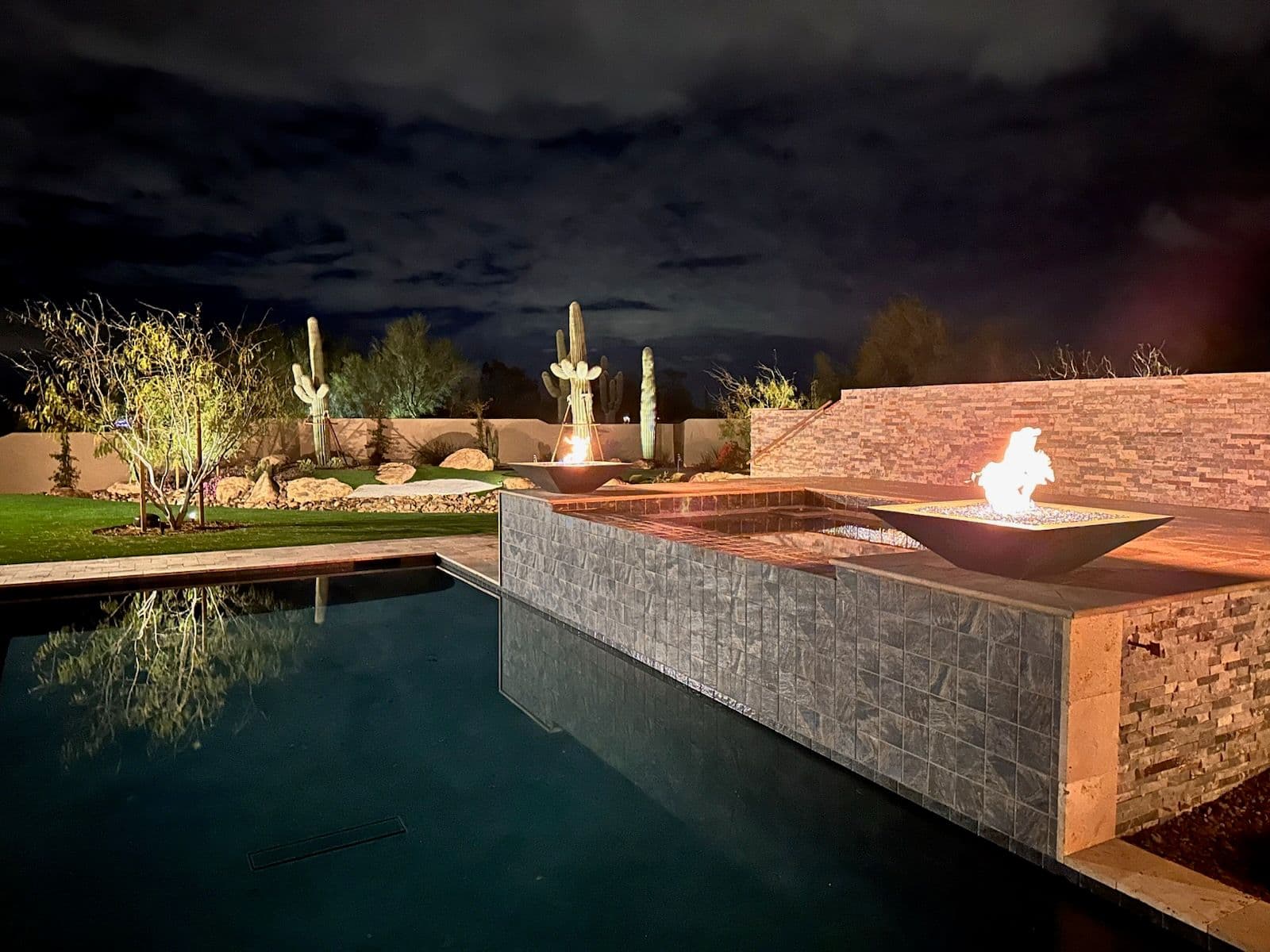 Mesmerizing Pool and Firepot Oasis in Desert Oasis